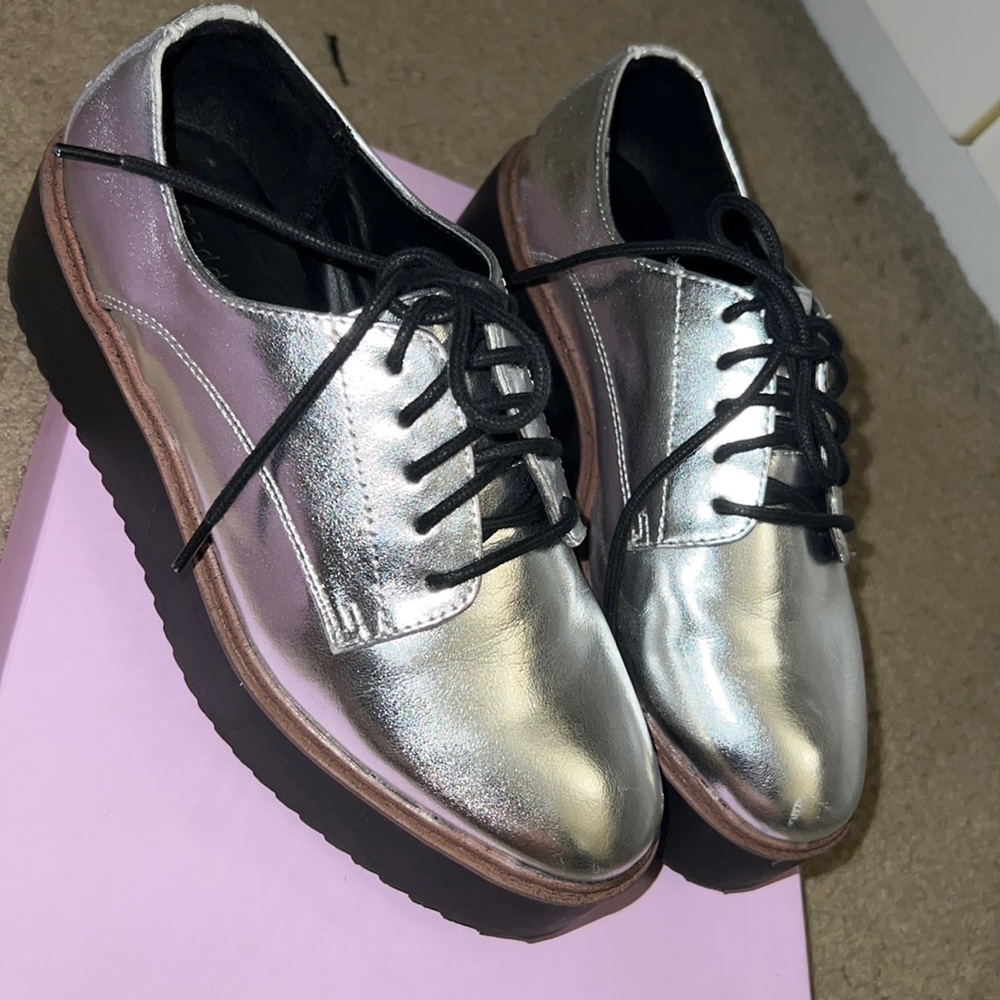 Loafers Size 5 1/2: Madden girl, written silver par